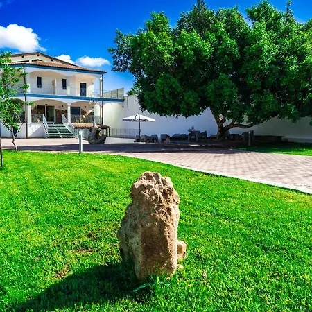 بيت ضيافة Borgo Albador 4*