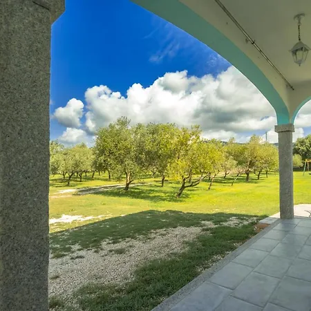 بيت ضيافة Borgo Albador بوسادا